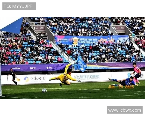 足球巨星齐聚龙岗，共同见证足球文化蓬勃发展新篇章